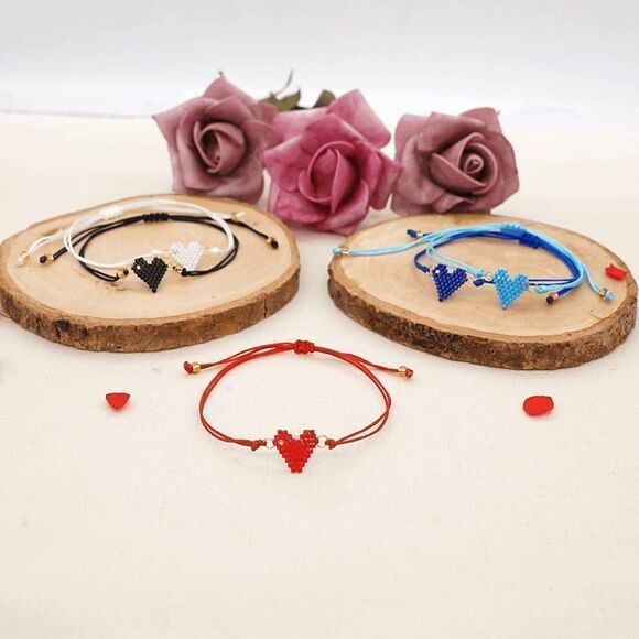 Miyuki Delica Red Heart Shaped Seed Bead Bracelet - Picture 2 of 2